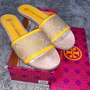T MONOGRAM ESPADRILLE SLIDES size 6.5! Tory Burch